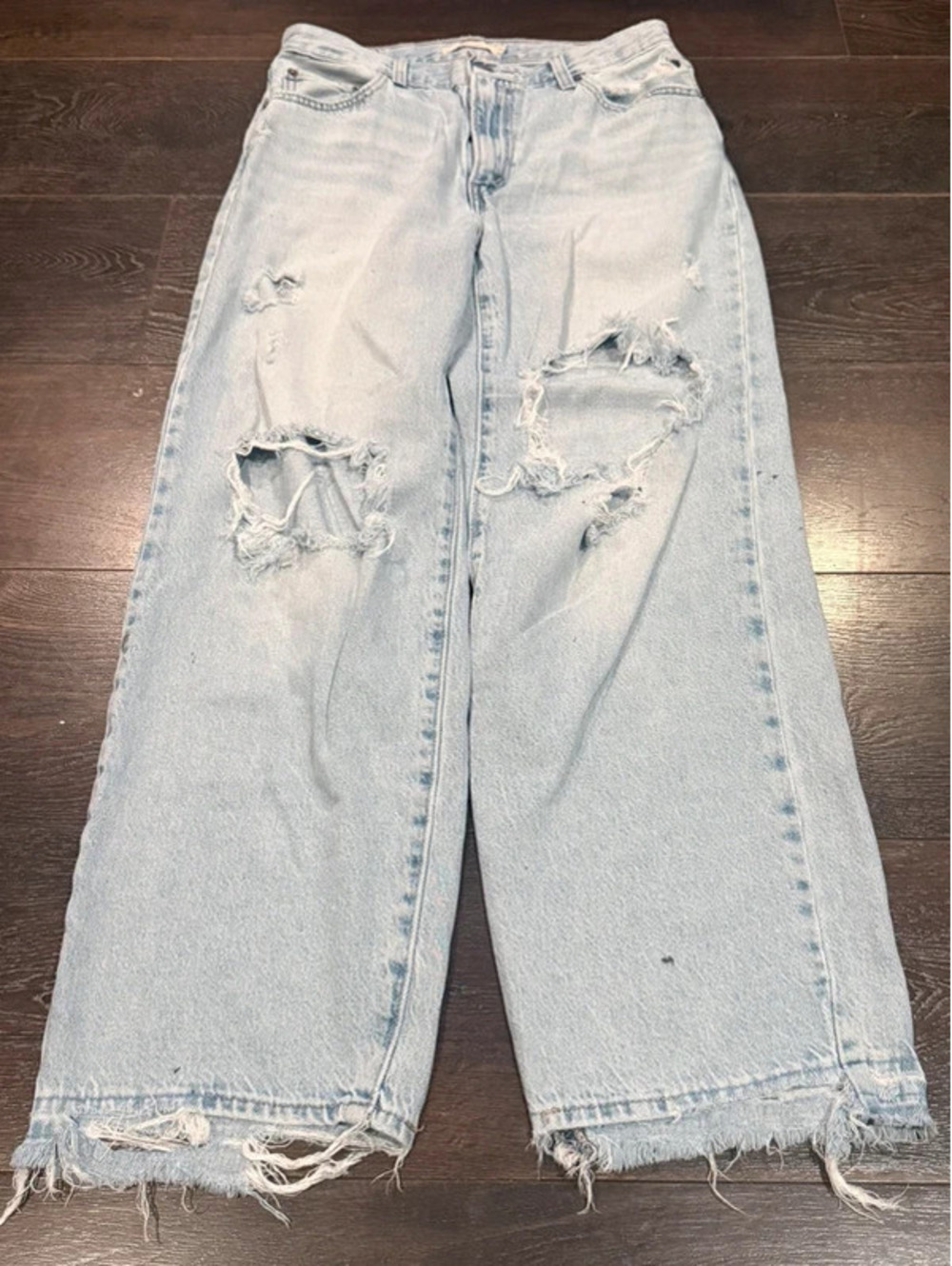 Levi’s Baggy Dad Women’s Distressed Light Wash Jeans Size 26x30 124